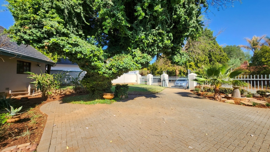 5 Bedroom Property for Sale in Wilkoppies North West